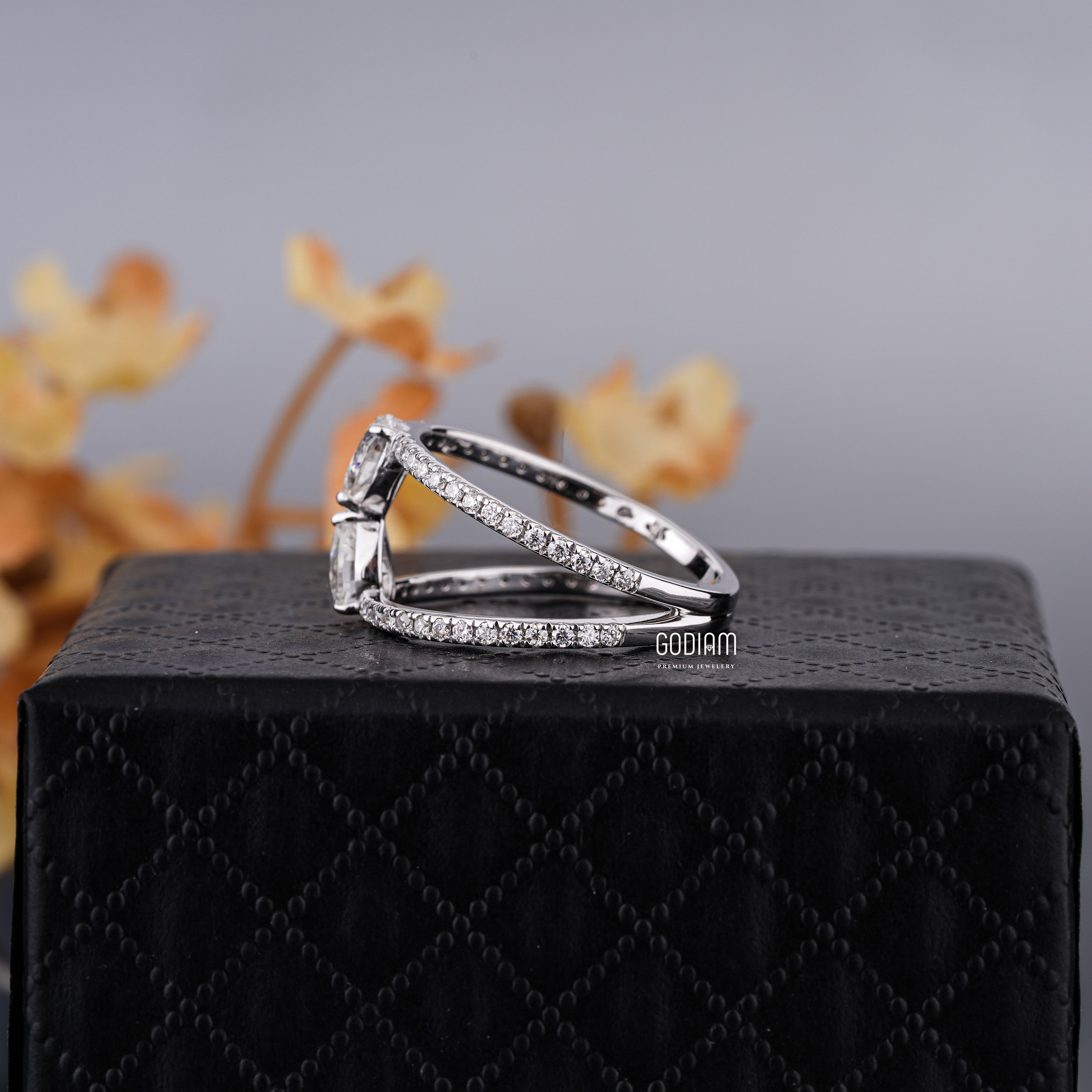 Double Pear-Cut Solitaire Diamond Ring – Mirror of Love