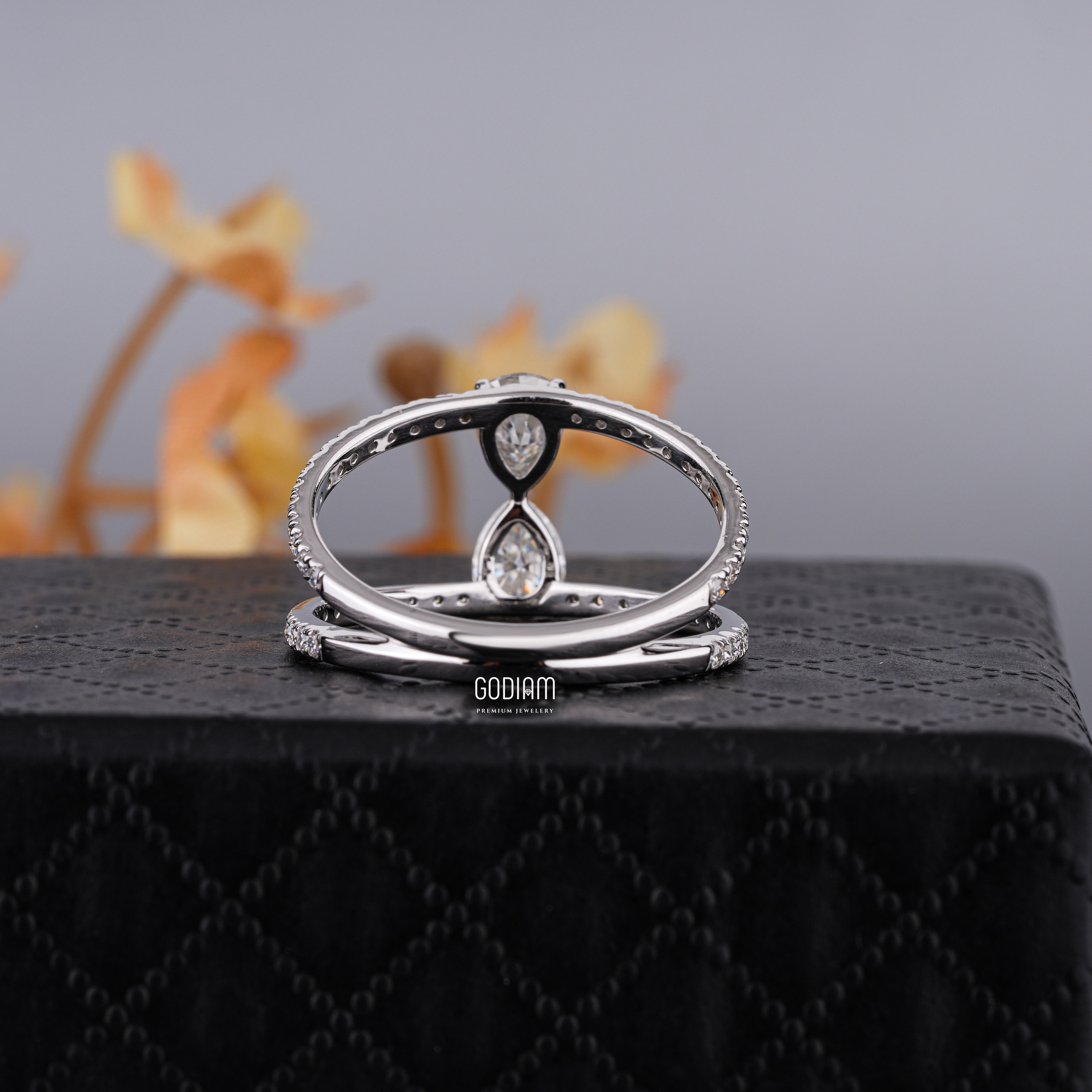 Double Pear-Cut Solitaire Diamond Ring – Mirror of Love