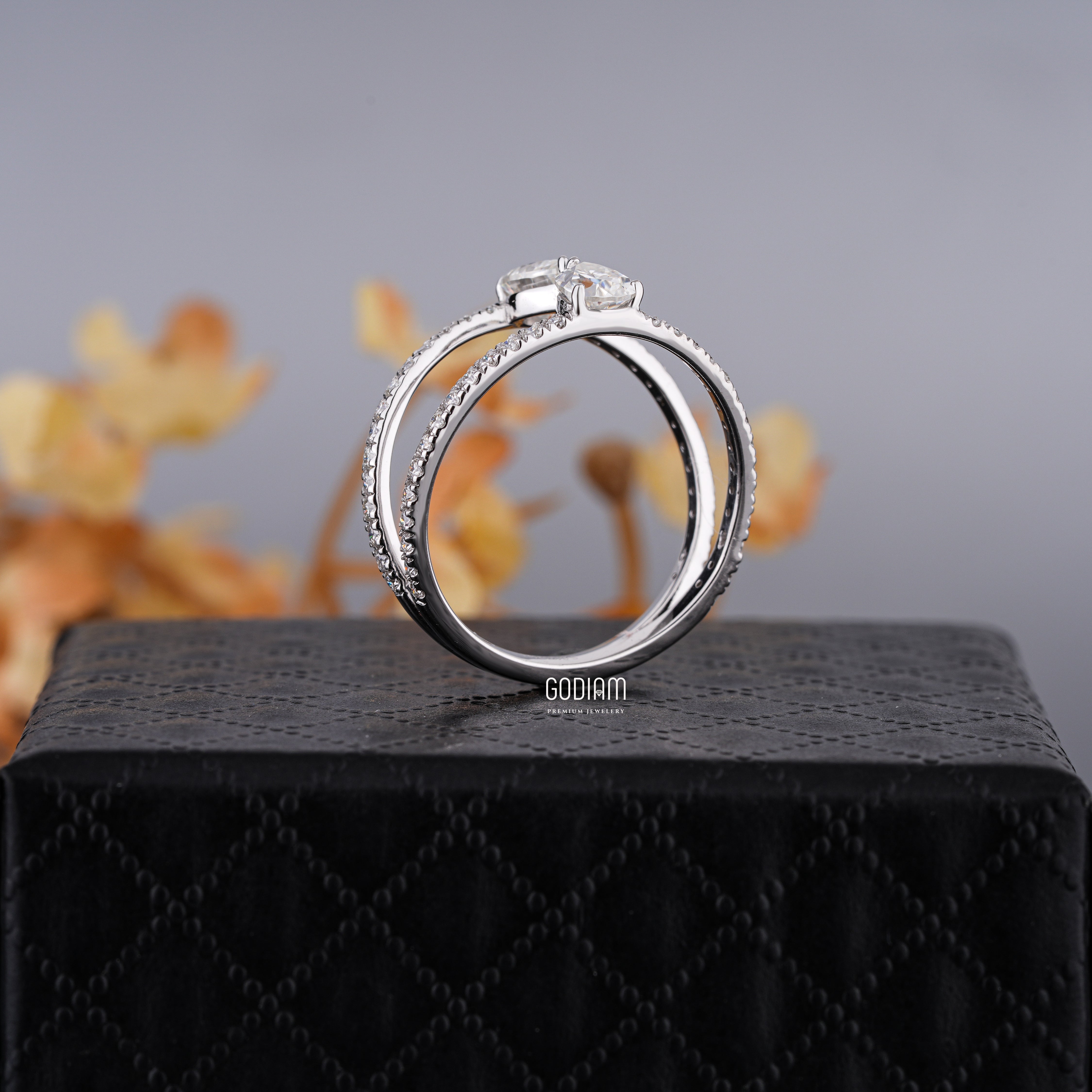 Double Pear-Cut Solitaire Diamond Ring – Mirror of Love