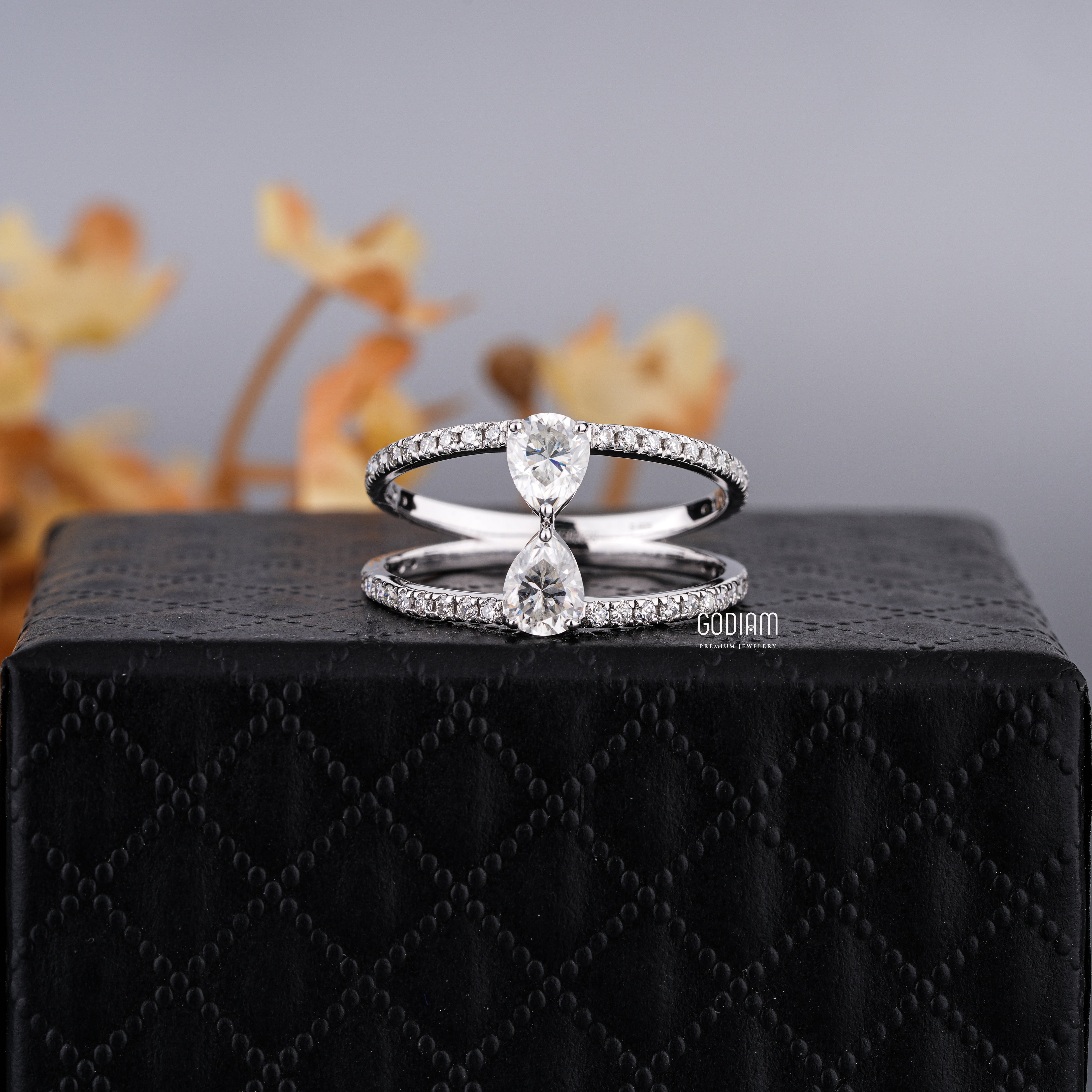 Double Pear-Cut Solitaire Diamond Ring – Mirror of Love