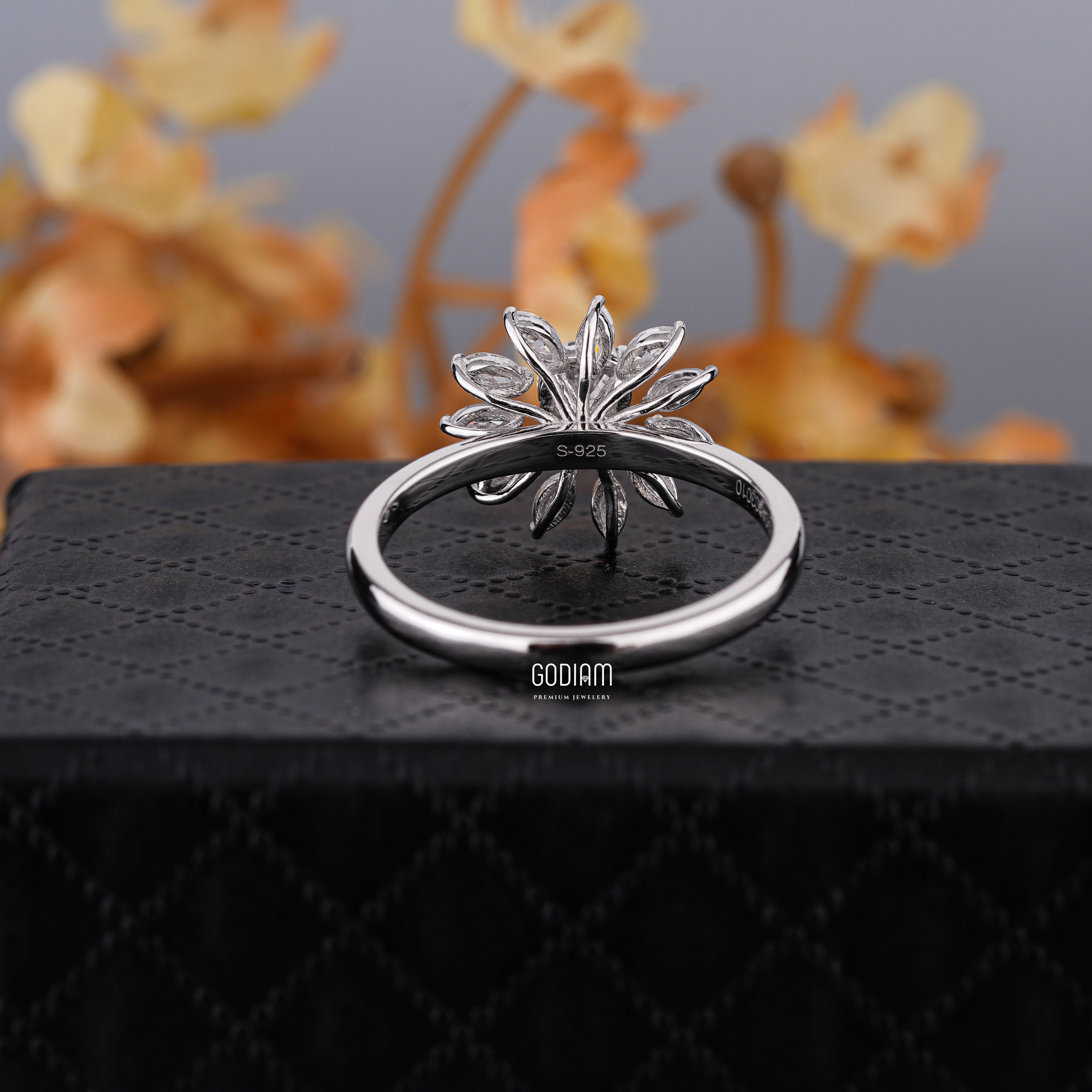 Sunflare Bloom Diamond Ring – Brilliance in Full Bloom
