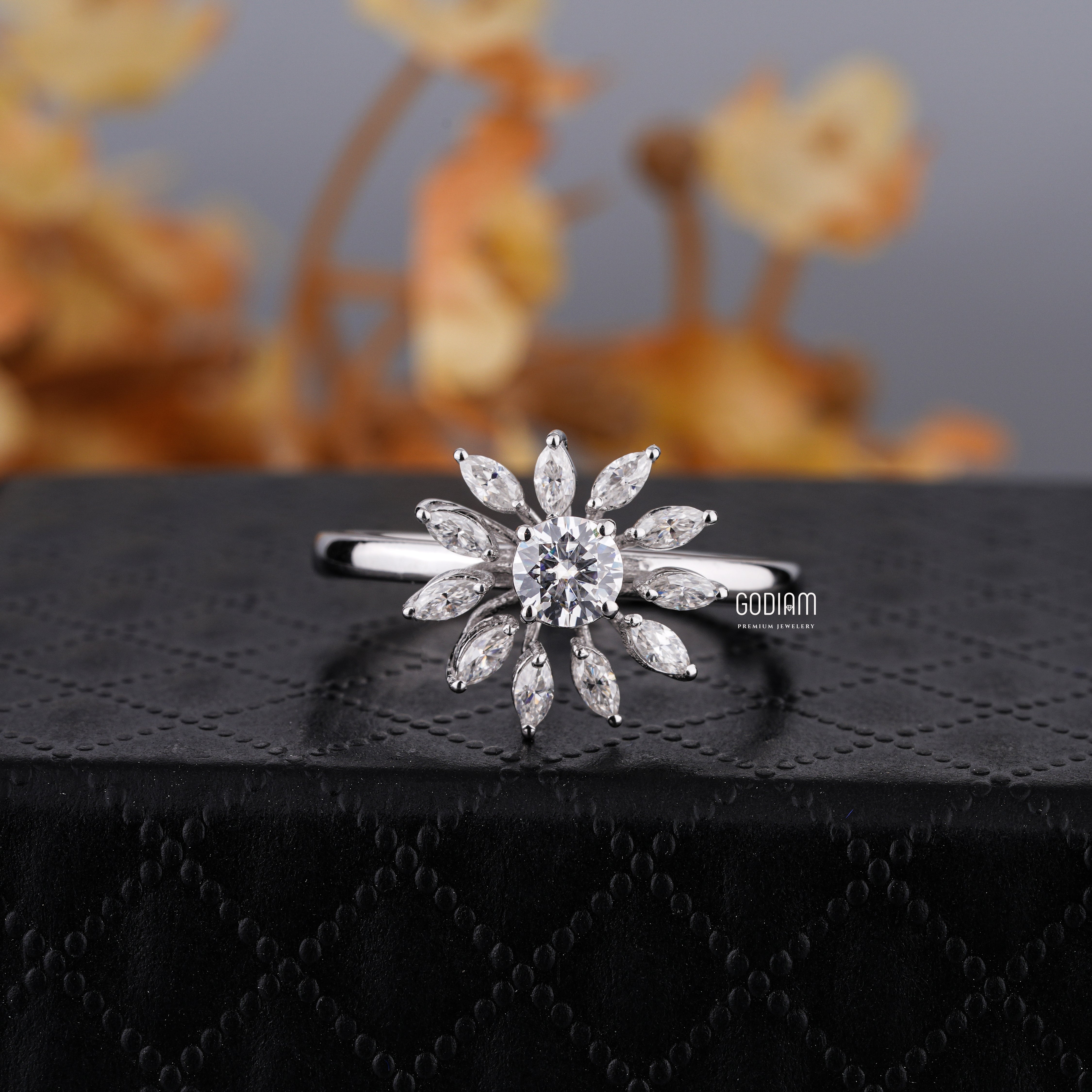 Sunflare Bloom Diamond Ring – Brilliance in Full Bloom