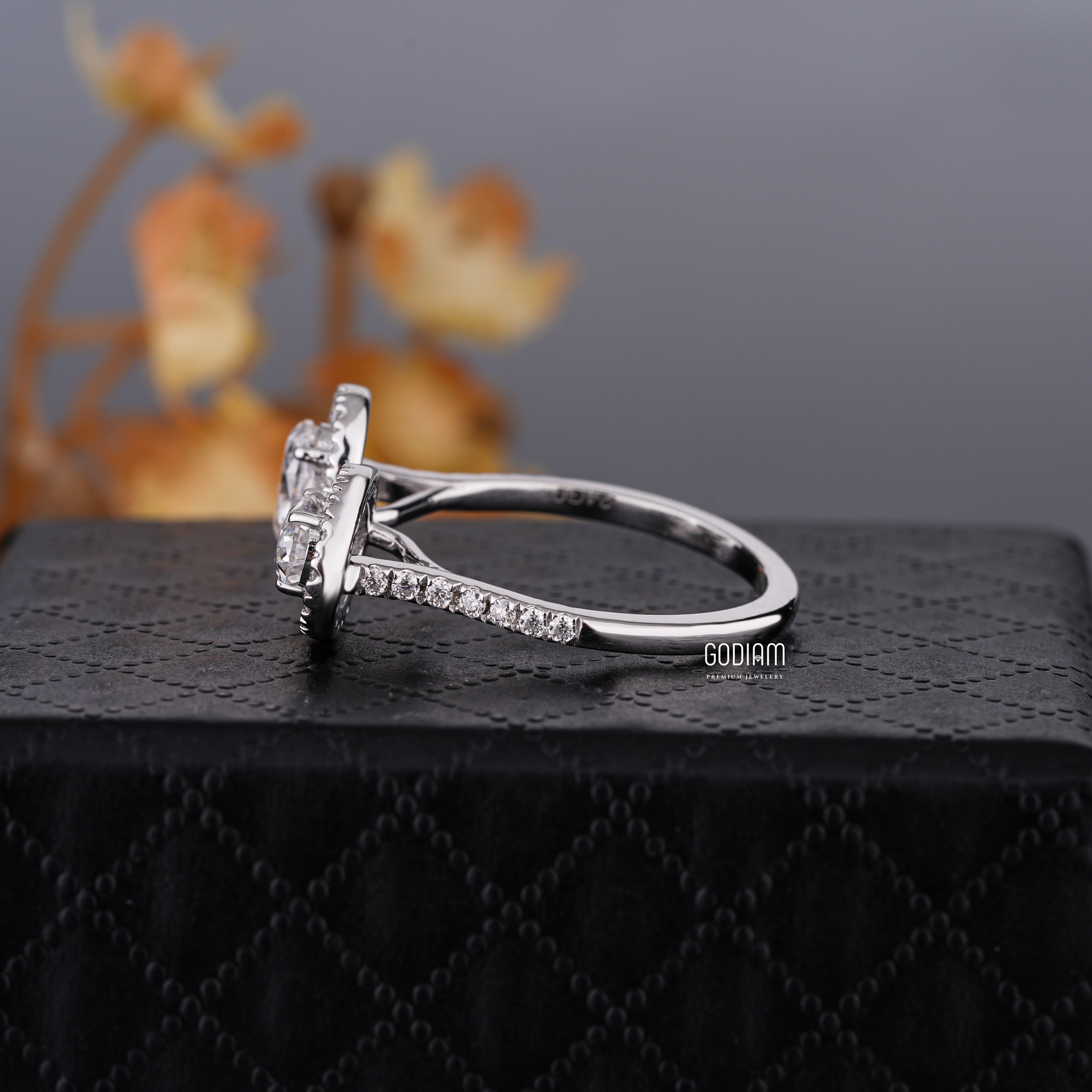 Twin Glow Oval Diamond Ring – Double the Grace, Infinite Sparkle