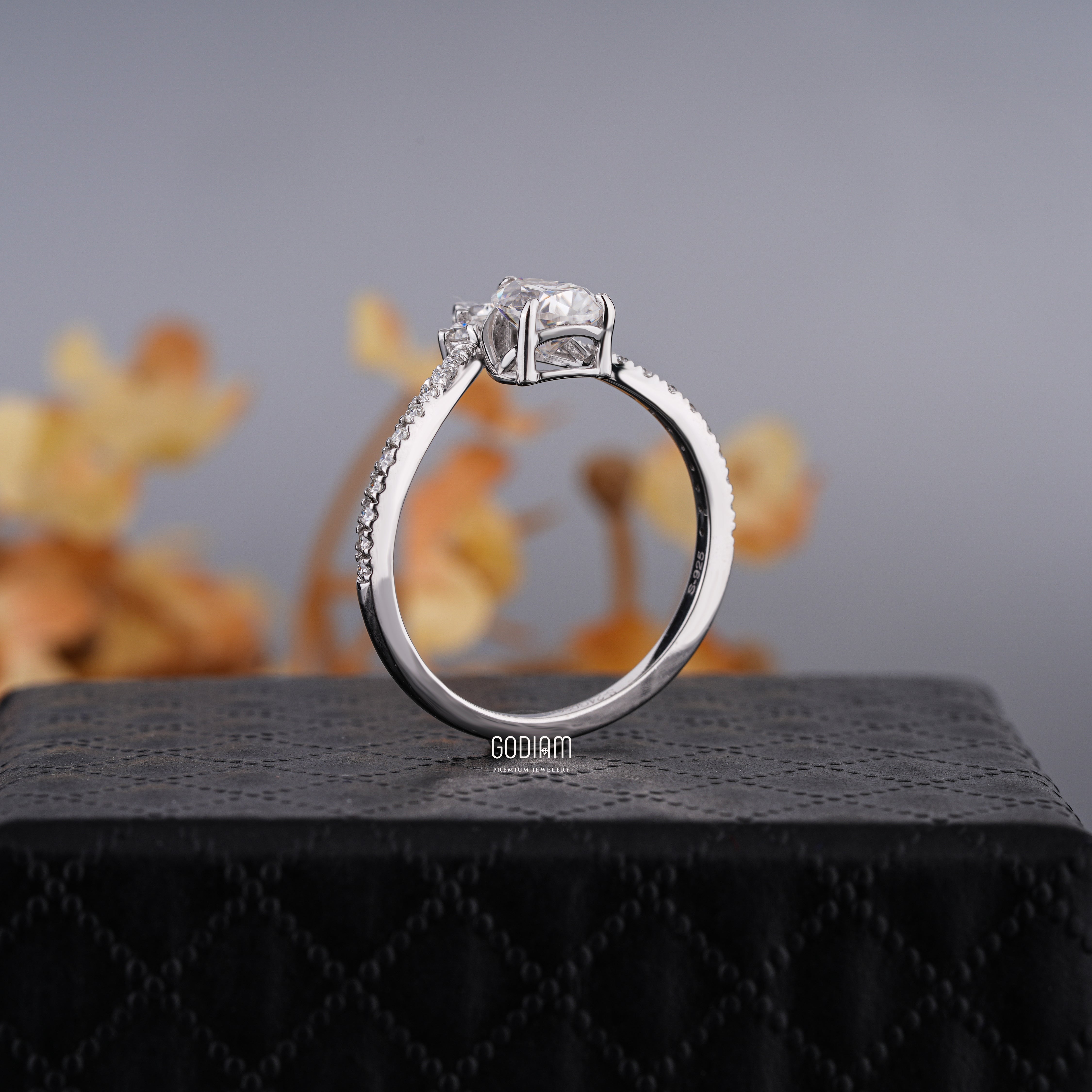 Vera V Diamond Ring – Where Elegance Takes Shape