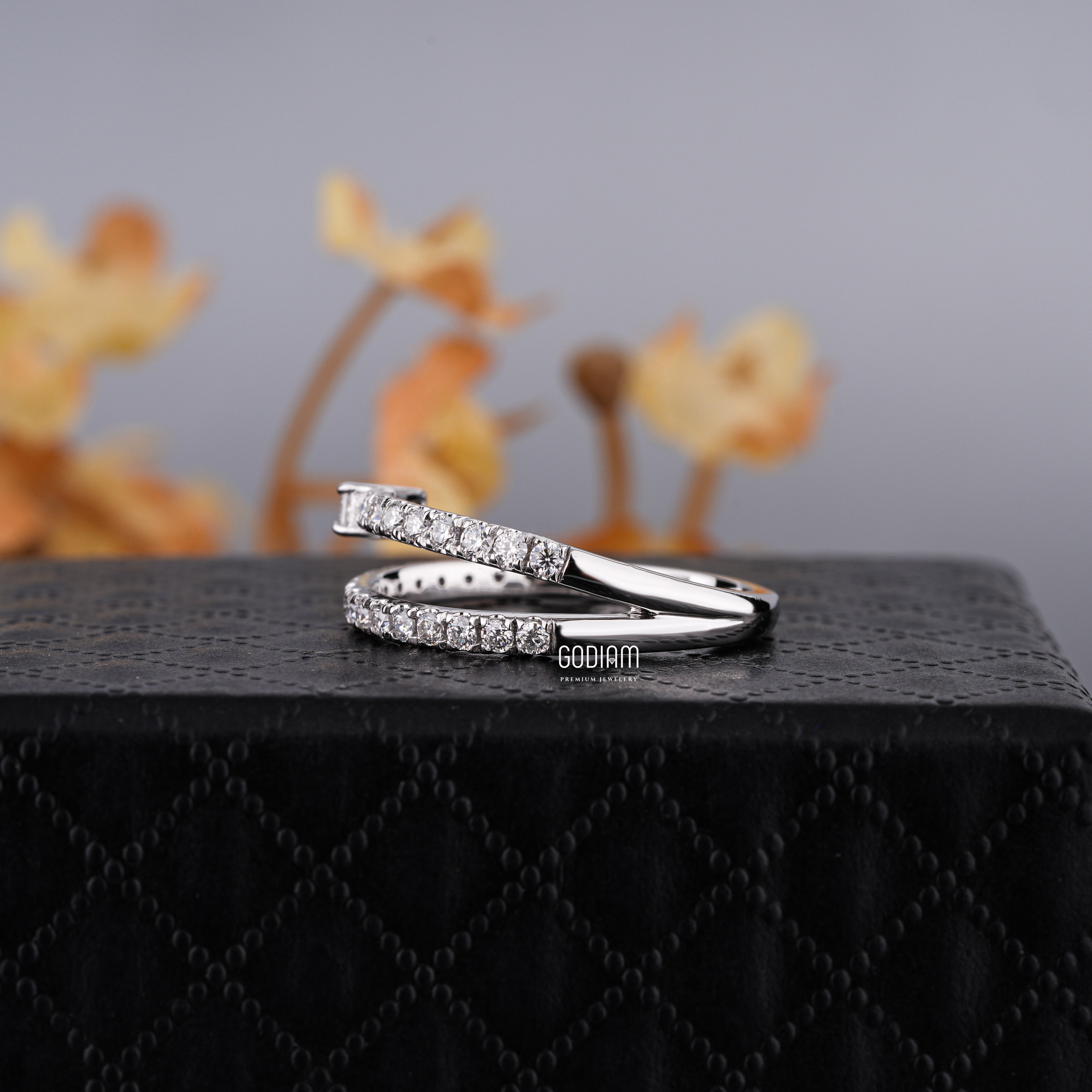 Orbit Arm Diamond Ring – Where Modern Meets Magic
