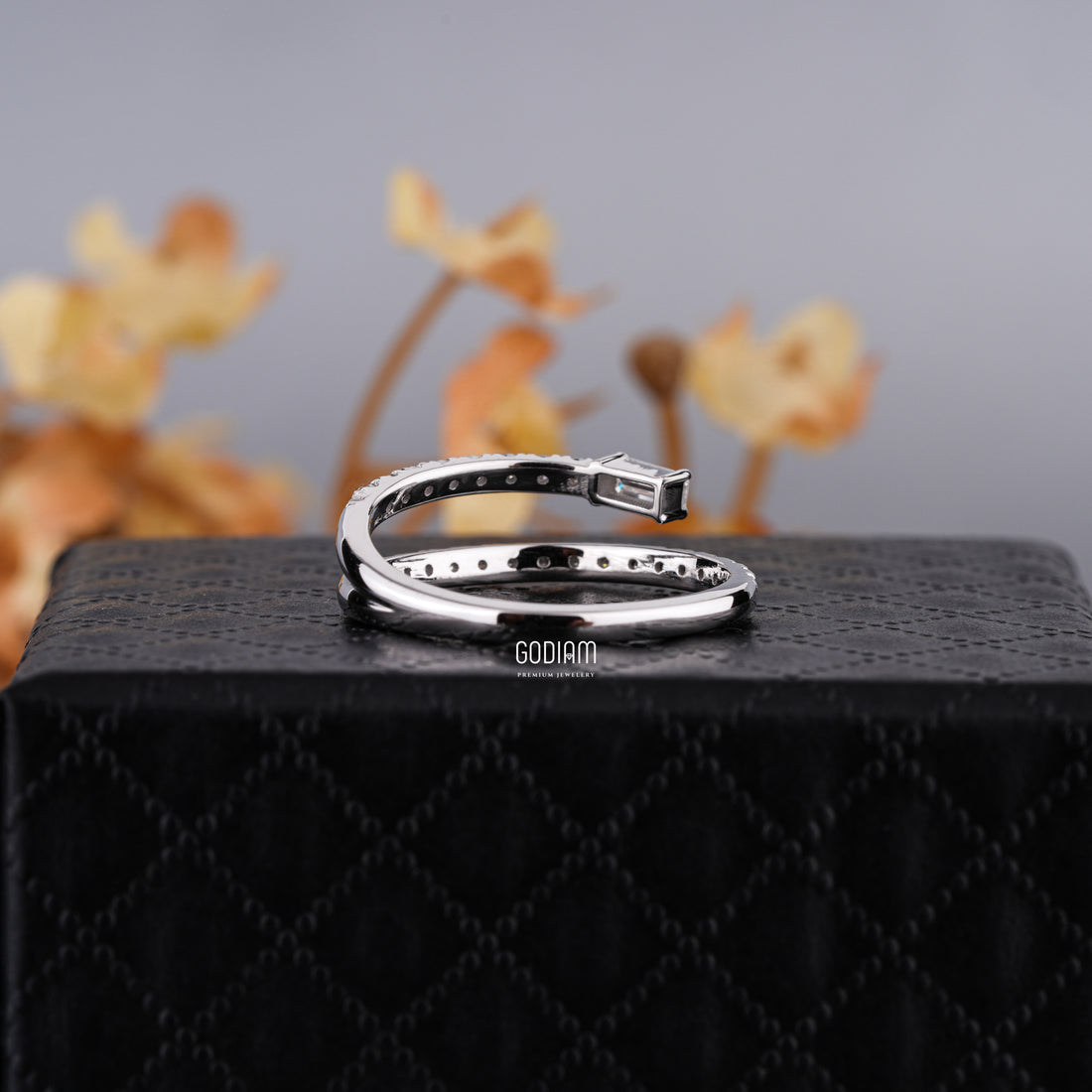 Orbit Arm Diamond Ring – Where Modern Meets Magic