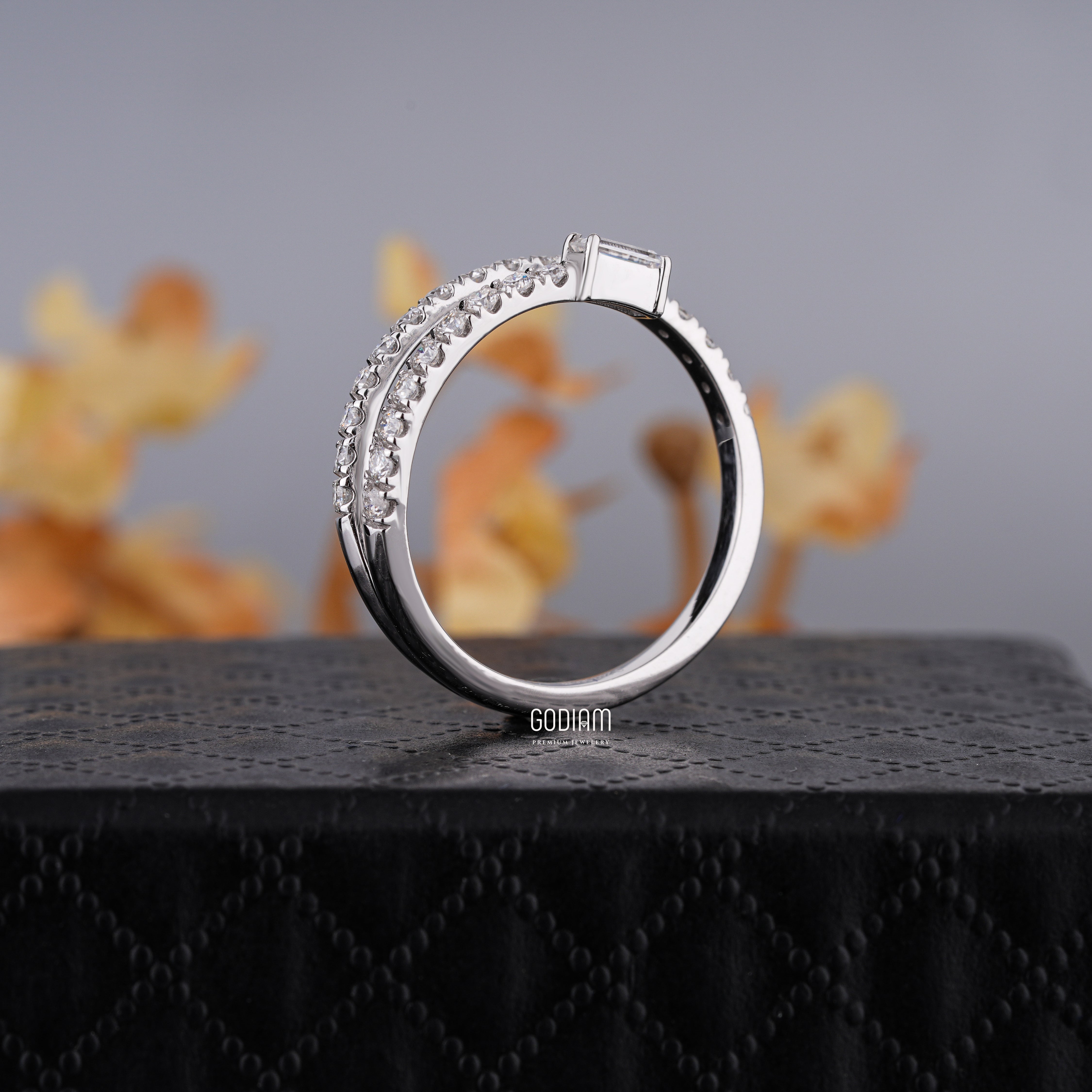 Orbit Arm Diamond Ring – Where Modern Meets Magic