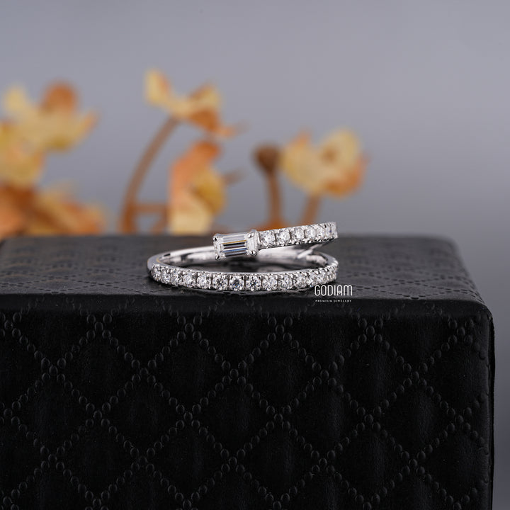 Orbit Arm Diamond Ring – Where Modern Meets Magic
