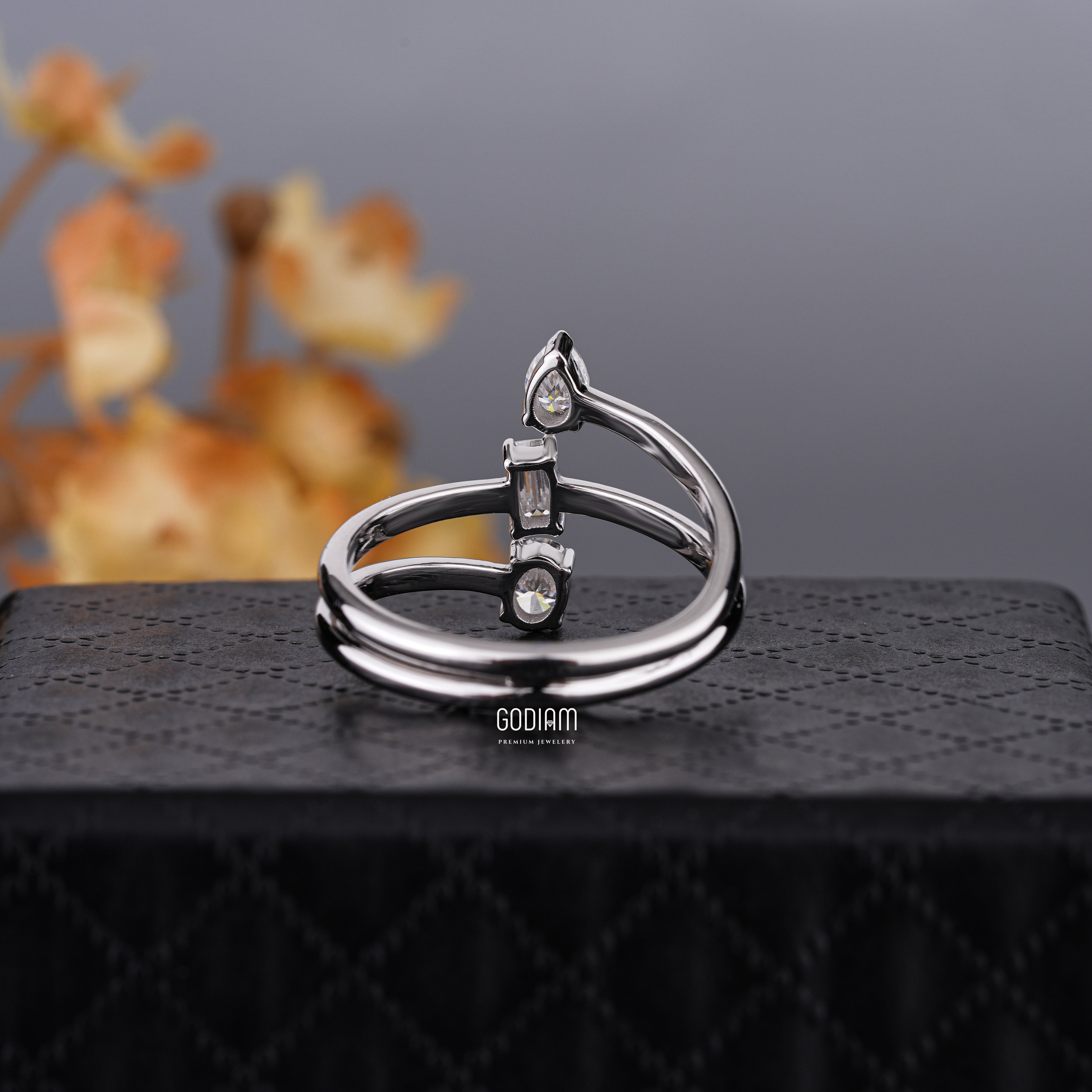 Triluxe Ascent Diamond Ring – Three Angles of Elegance