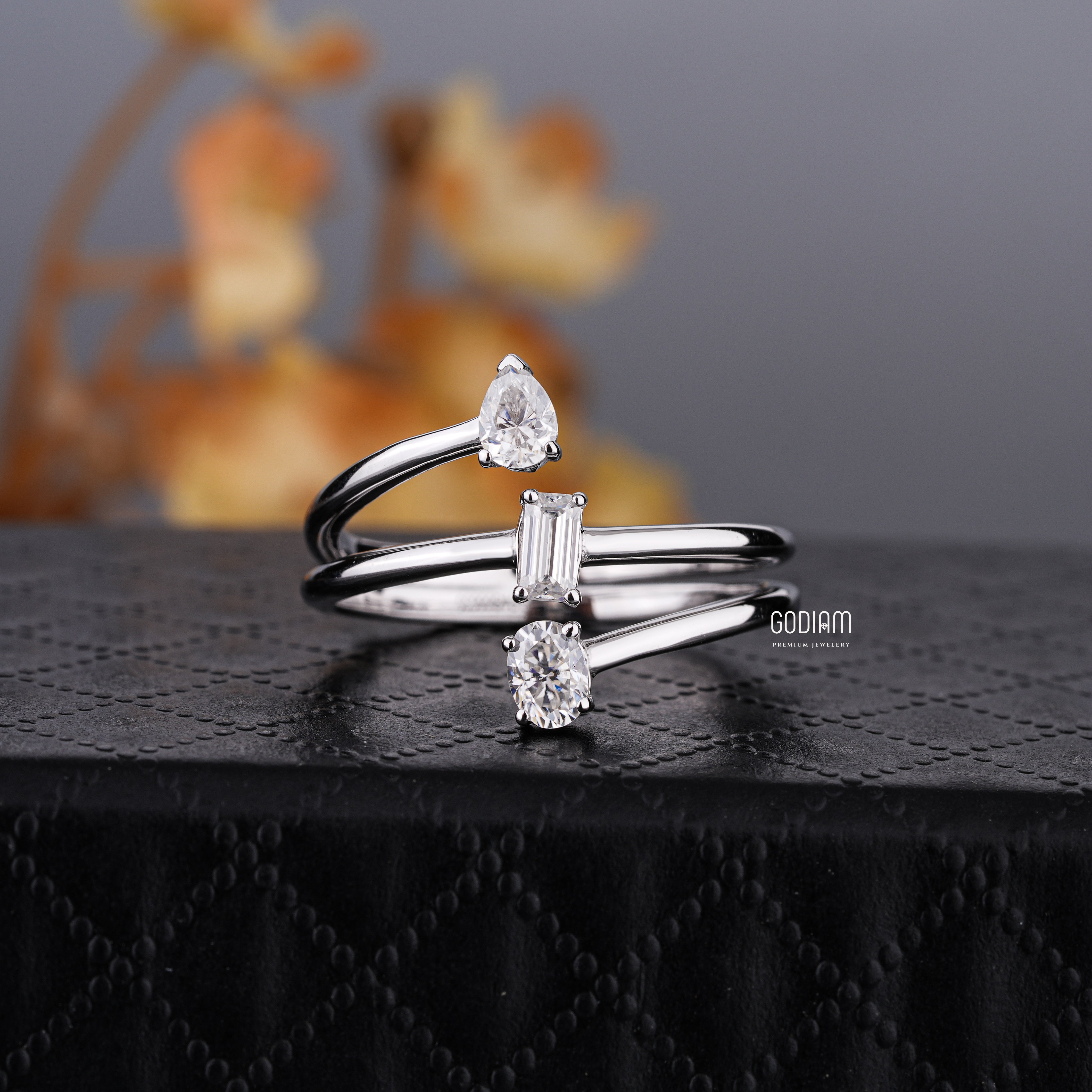 Triluxe Ascent Diamond Ring – Three Angles of Elegance