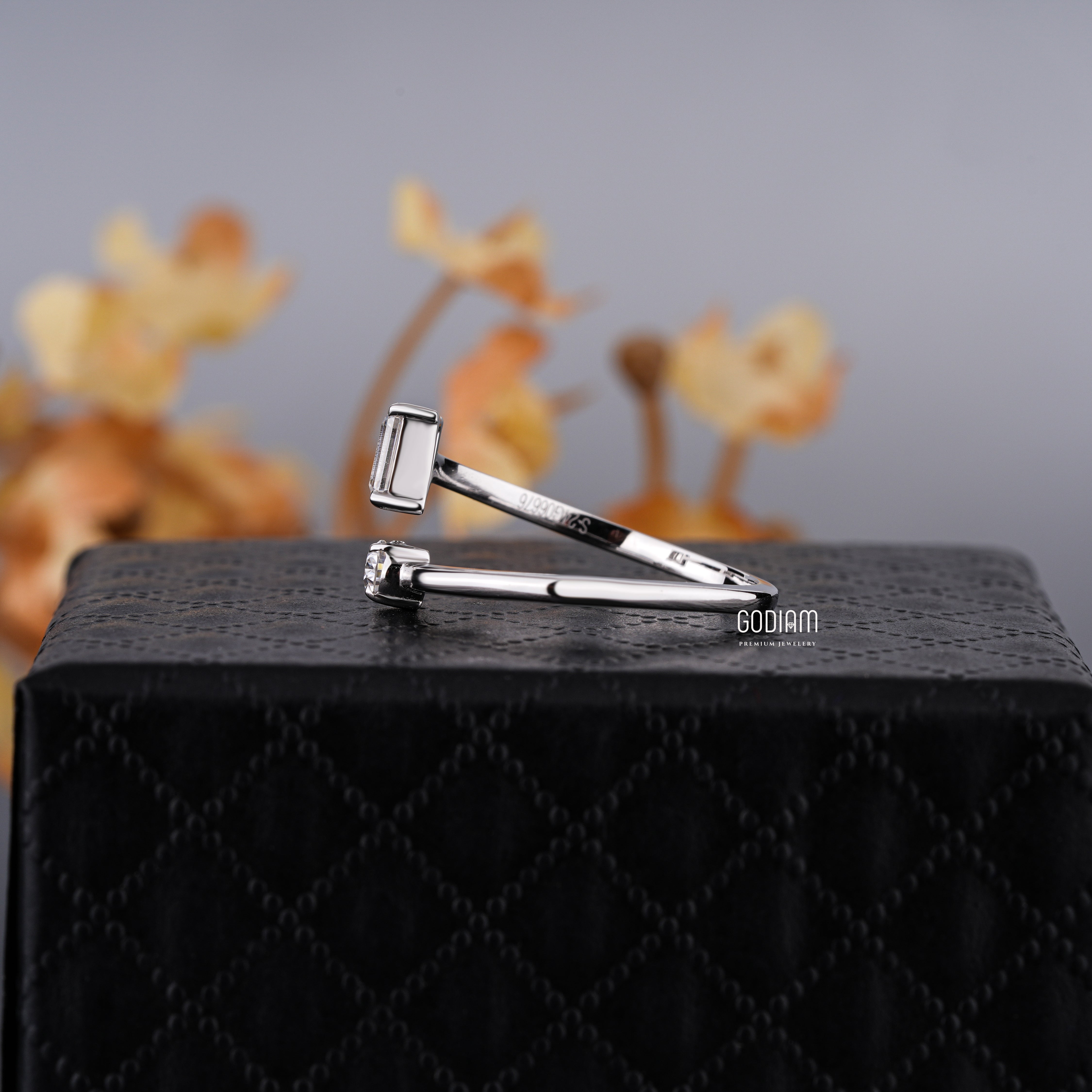 TwistMuse Diamond Ring – Two Stones, One Story