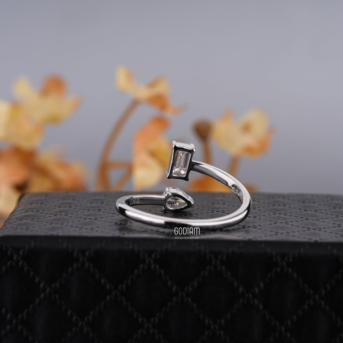 TwistMuse Diamond Ring – Two Stones, One Story