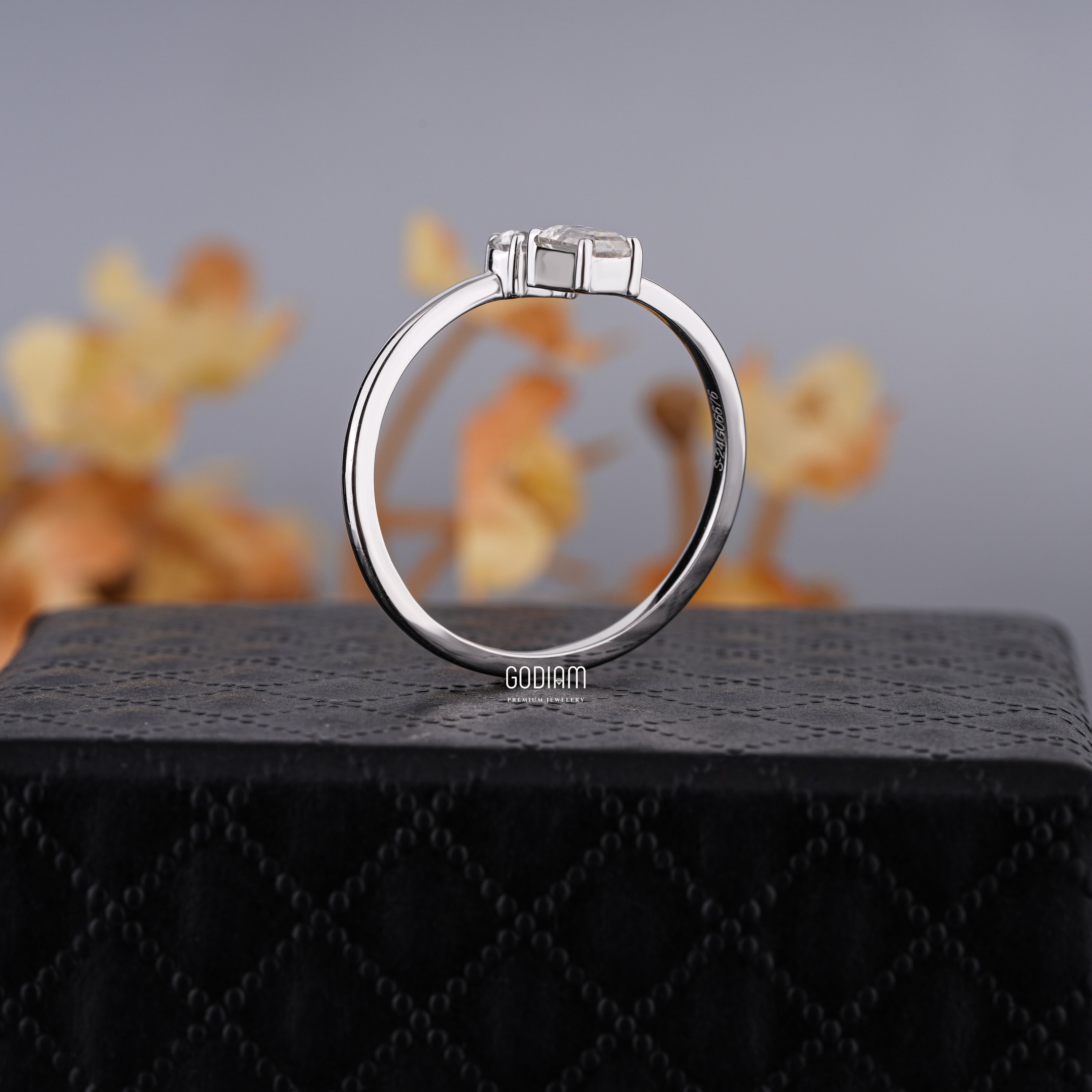 TwistMuse Diamond Ring – Two Stones, One Story