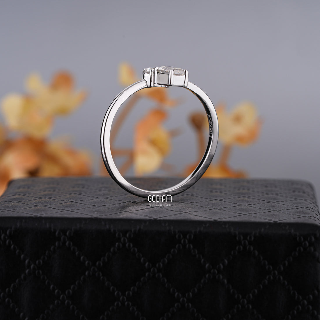TwistMuse Diamond Ring – Two Stones, One Story