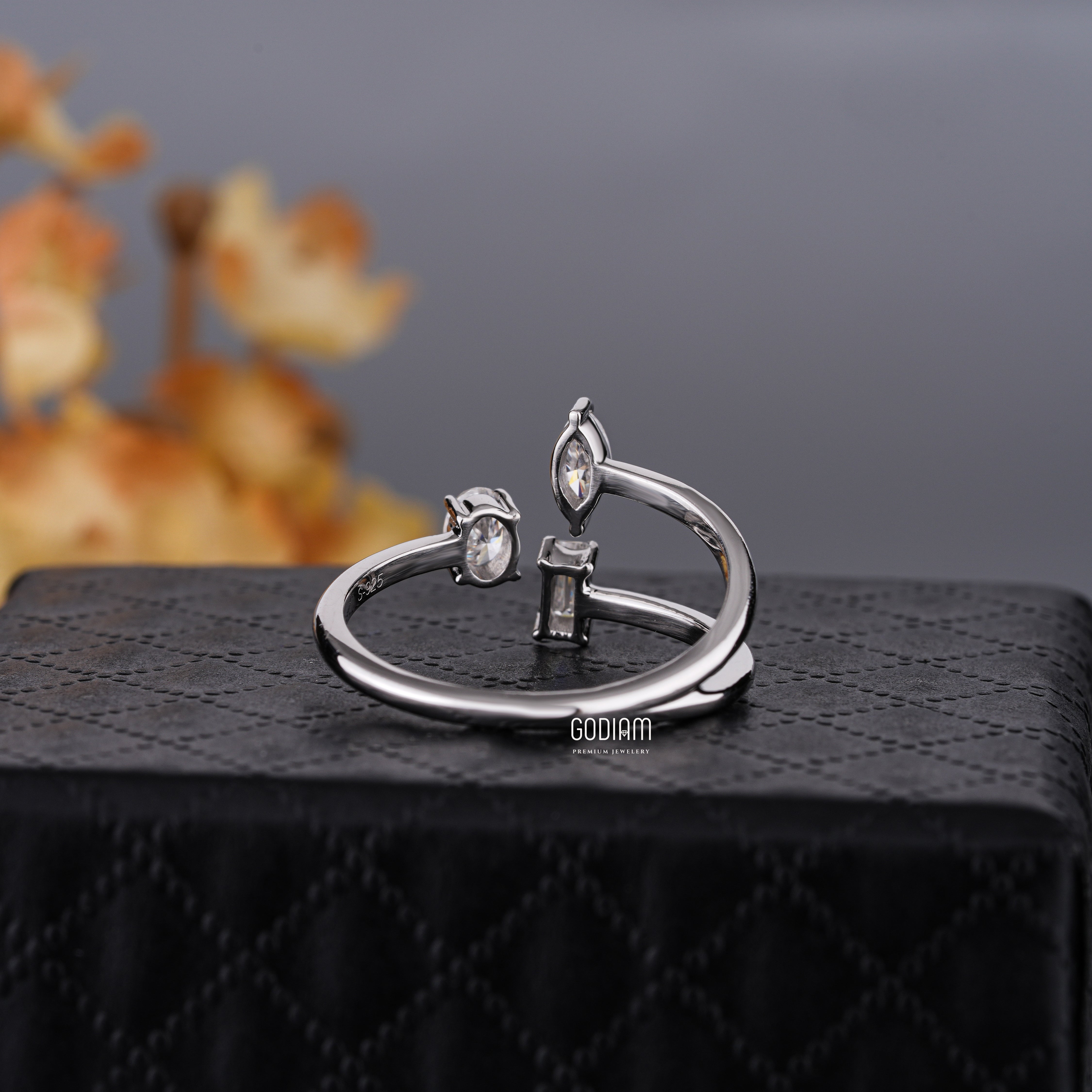 MARQUISE TRIO BYPASS RING