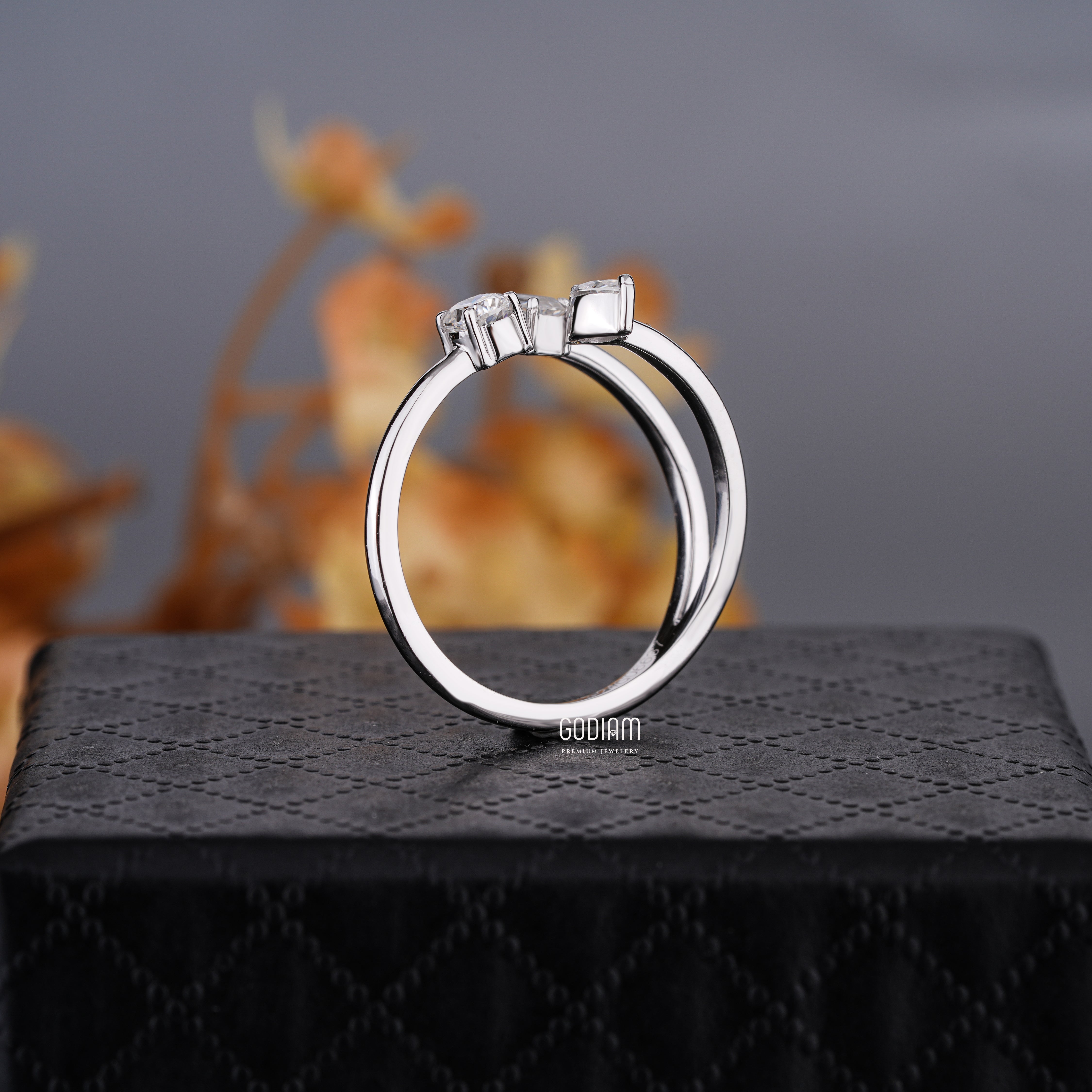 TriForm Diamond Ring – Geometry in Motion