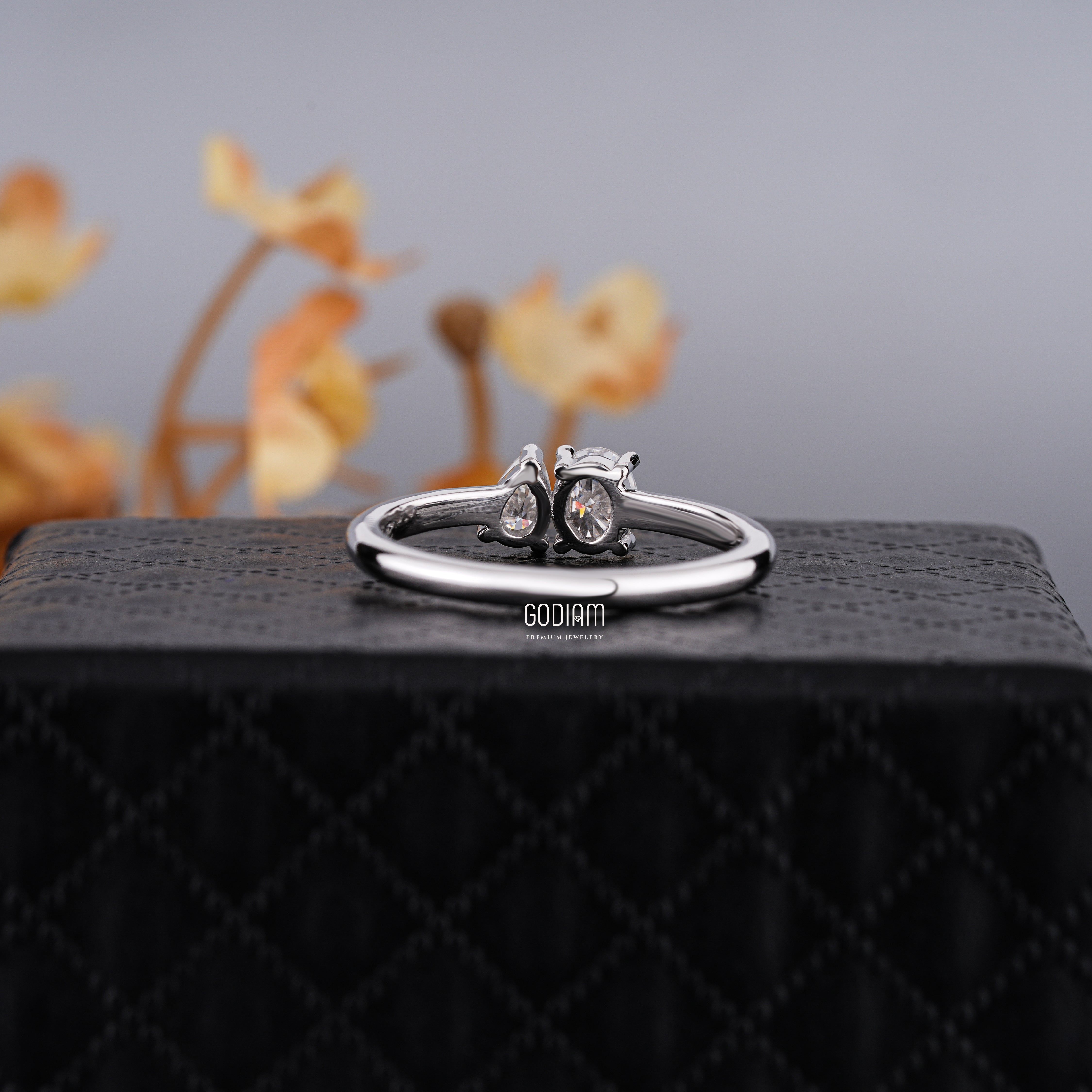 HugStone Duo Diamond Ring – Where Shapes Embrace
