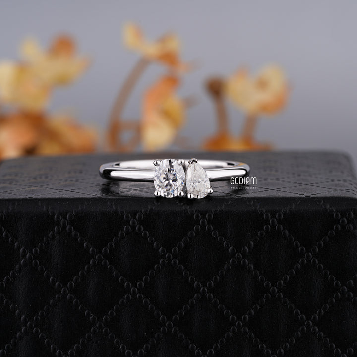 HugStone Duo Diamond Ring – Where Shapes Embrace