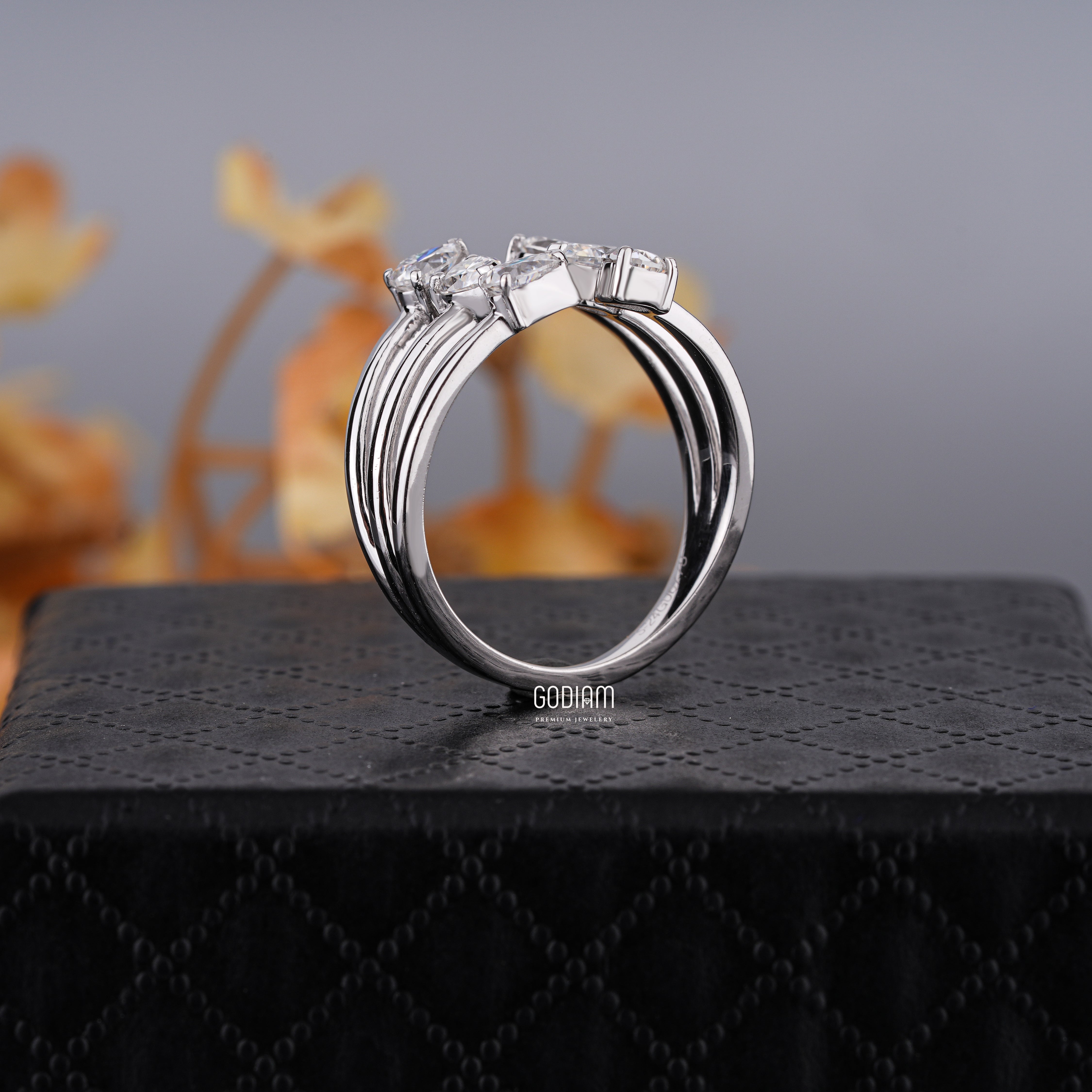 HaloSplit Pearfect Ring